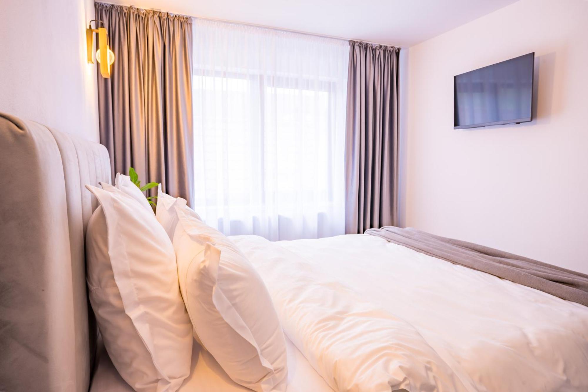 Casa Zuz Voronet Hotel Gura Humorului Luaran gambar