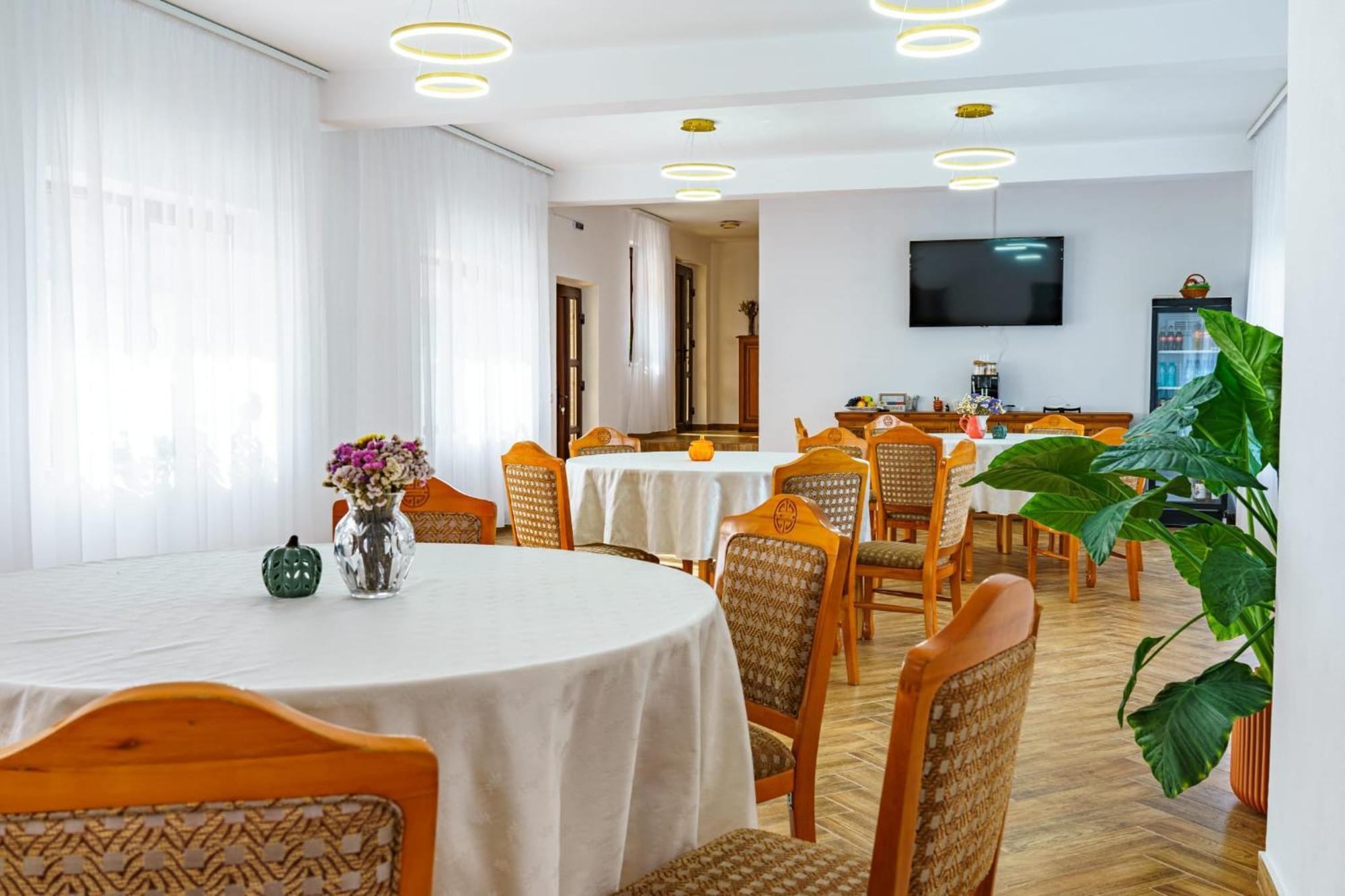 Casa Zuz Voronet Hotel Gura Humorului Luaran gambar